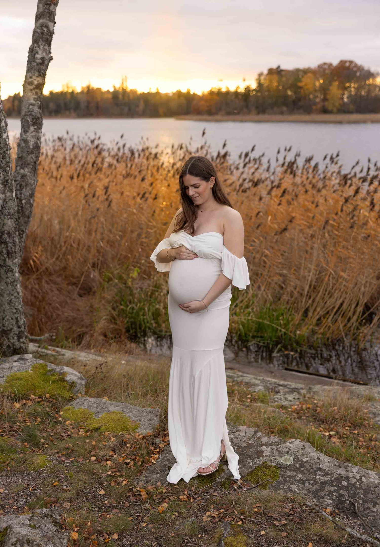 Gravidfotografering Drevviken Haninge, vit klänning